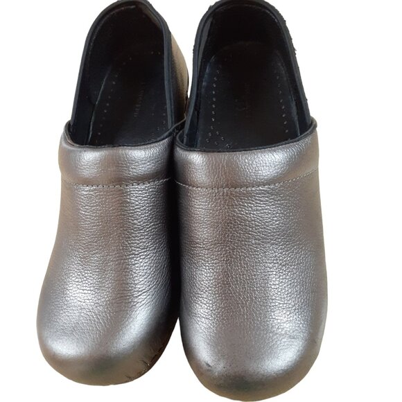 Lands Ends Womens Slip On Round Toe Casual Nursing Clog Shoes Silver Size 9D - Picture 1 of 8